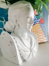 Charger l'image dans la galerie, Filipiniana pot in white