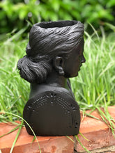 Charger l'image dans la galerie, Filipiniana pot in black