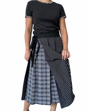Charger l'image dans la galerie, Black wrap skirt 01