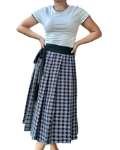 Charger l'image dans la galerie, Black wrap skirt 01