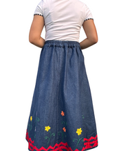 Charger l'image dans la galerie, Tinubkan denim skirt Size M