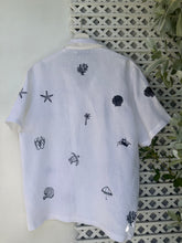 Load image into Gallery viewer, Dagat polo in white camp collar