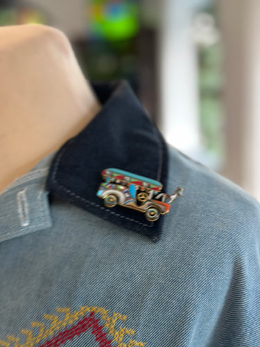 Jeepney big brooch 01