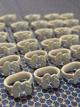 Charger l'image dans la galerie, Tsinelas napkin rings holder