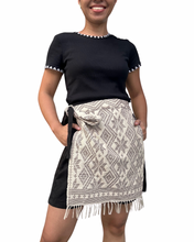 Charger l&#39;image dans la galerie, Yakan shorts Garterized wrap shorts
