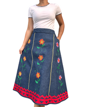 Charger l'image dans la galerie, Tinubkan denim skirt Size M