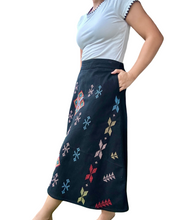 Charger l'image dans la galerie, South cotabato black denim skirt Size M
