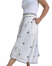 Load image into Gallery viewer, Tweetums skirt in off white