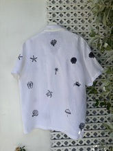 Load image into Gallery viewer, Dagat polo in white camp collar