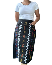 Load image into Gallery viewer, South cotabato black linen skirt Size L