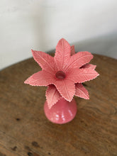 Charger l'image dans la galerie, Coconut candlestick in pink