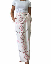 Charger l'image dans la galerie, T’boli Garterized wrap pants creme