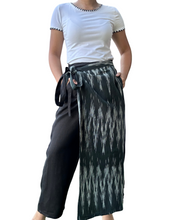 Charger l'image dans la galerie, Ikat Garterized wrap pants