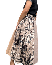 Charger l'image dans la galerie, Beige wrap skirt