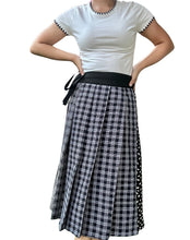 Charger l'image dans la galerie, Black wrap skirt