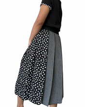 Charger l'image dans la galerie, Black wrap skirt 02
