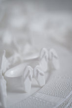 Charger l'image dans la galerie, Tsinelas napkin rings holder