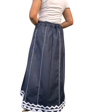 Charger l'image dans la galerie, Tinubkan denim skirt Size XXL