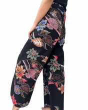 Load image into Gallery viewer, Pamaypay 01 wrapped around pants free size