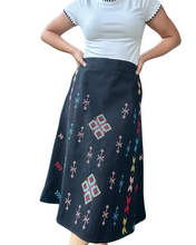Charger l'image dans la galerie, South cotabato black denim skirt Size L