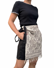 Charger l&#39;image dans la galerie, Yakan shorts Garterized wrap shorts