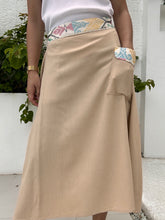 Charger l&#39;image dans la galerie, Armie skirt in beige with yakan
