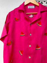 Load image into Gallery viewer, Pakwan polo in pink camp collar