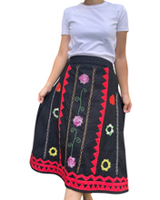 Charger l'image dans la galerie, Tinubkan denim skirt Size M