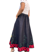 Charger l'image dans la galerie, Tinubkan denim skirt Size L