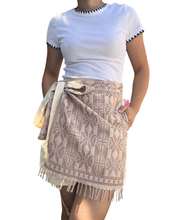 Load image into Gallery viewer, Yakan shorts Garterized wrap shorts