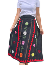 Charger l'image dans la galerie, Tinubkan denim skirt Size L
