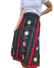 Charger l'image dans la galerie, Tinubkan denim skirt Size L