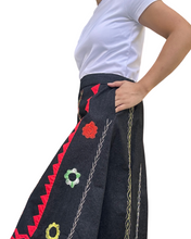 Charger l'image dans la galerie, Tinubkan denim skirt Size M