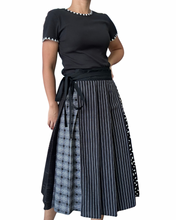 Charger l'image dans la galerie, Black wrap skirt 01