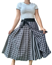 Charger l'image dans la galerie, Black wrap skirt 01