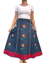 Charger l'image dans la galerie, Tinubkan denim skirt Size M