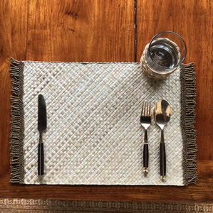 Set of 6 neutral placemats with gold beads