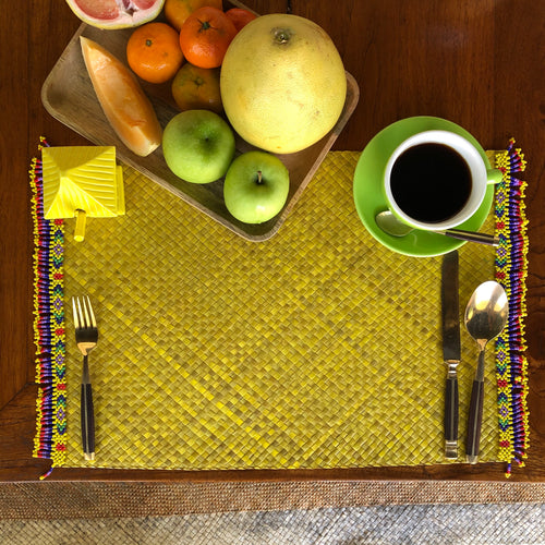 Set of 6 yellow placemats with beads