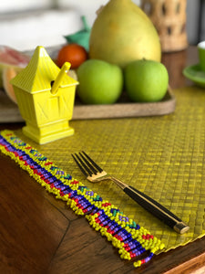Set of 6 yellow placemats with beads