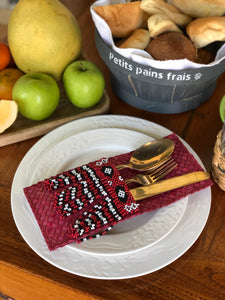 Red cutlery pouch, set of 6 pieces.