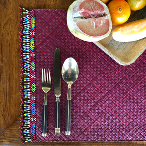 Set of 6 red placemats with beads