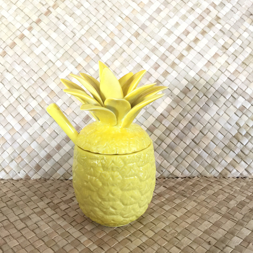 Pineapple containers with spoon