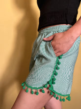 Load image into Gallery viewer, Mademoiselle shorts in green