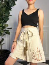 Charger l&#39;image dans la galerie, Coral in creme wrapped around shorts M-XL