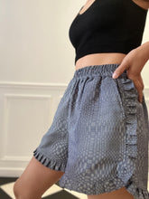 Charger l&#39;image dans la galerie, Mademoiselle shorts in navy blue with ruffles