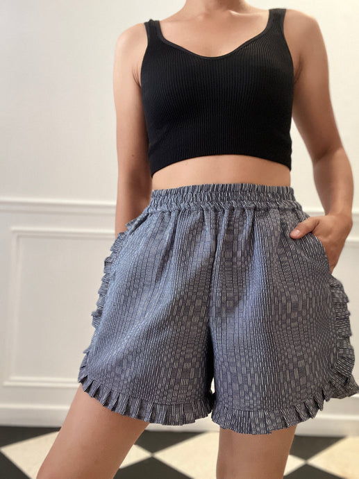 Mademoiselle shorts in navy blue with ruffles
