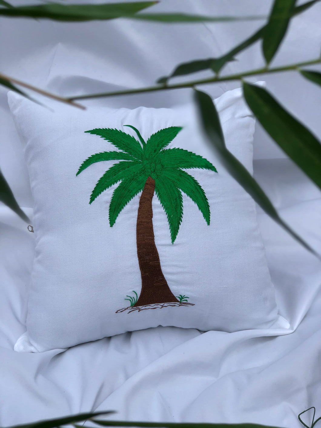 Coconut embroidered pillowcase in white
