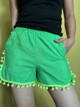 Charger l&#39;image dans la galerie, Mademoiselle shorts in neon green