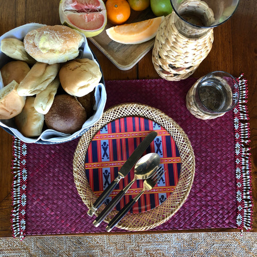 Set of 6 red placemats with red, white and gold beads